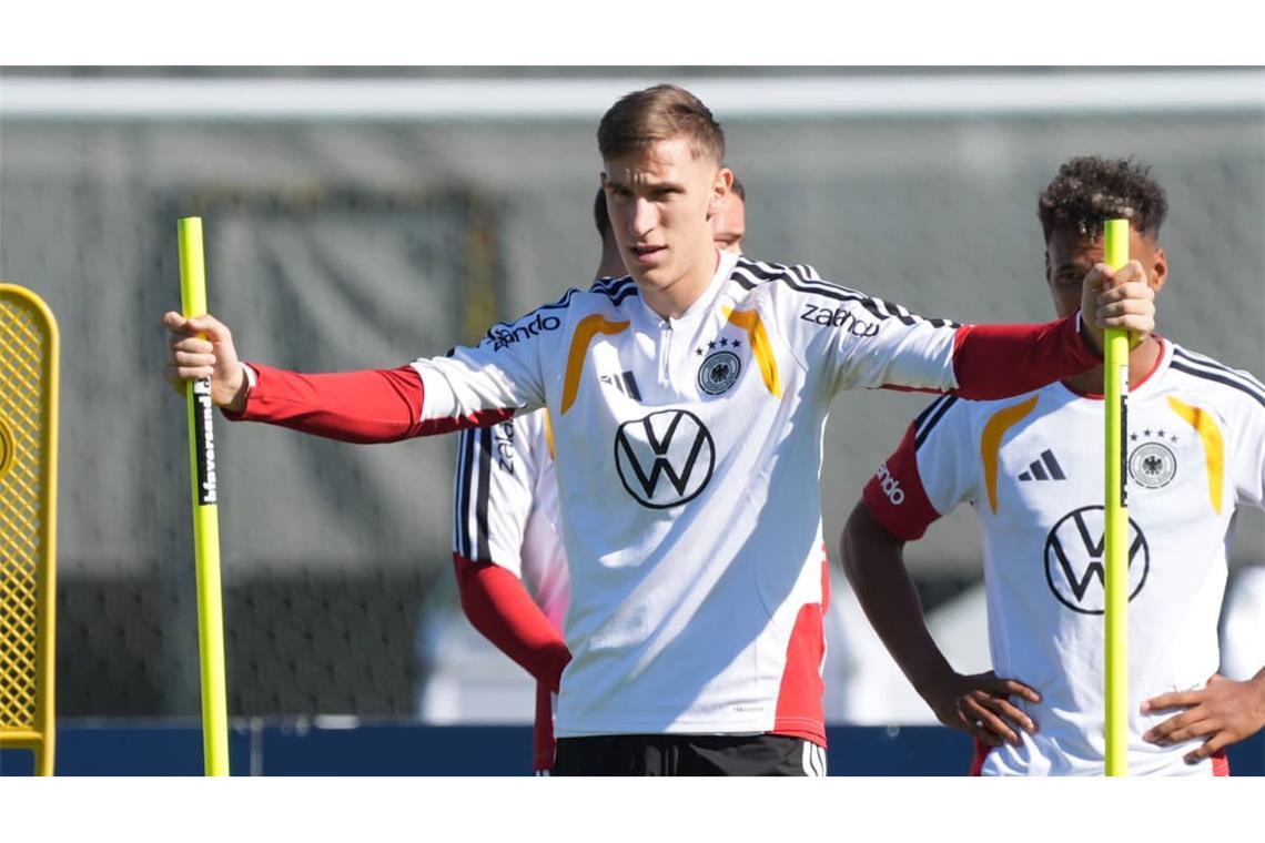 Nico Schlotterbeck muss abwarten, was die Untersuchung bringt. Er hat sich im Training der Nationalmannschaft verletzt.
