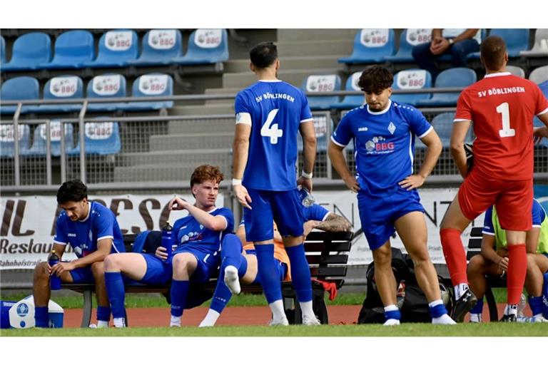 Niedergeschlagen nach der zweiten Pleite in Folge: Die Spieler der SV Böblingen wirken aktuell ziemlich ratlos.