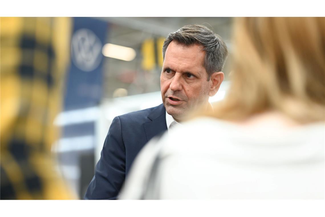 Niedersachsen hält 20 Prozent der Stimmrechte im VW-Konzern. Ministerpräsident Lies sitzt für das Land im Aufsichtsrat. (Archivbild)