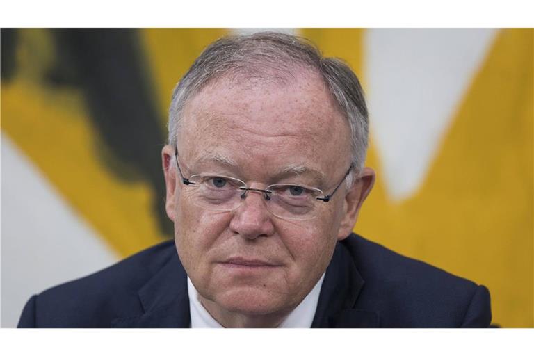 Niedersachsens Ministerpräsident Stephan Weil zieht sich nach über zwölf Jahren zurück. (Archivbild)