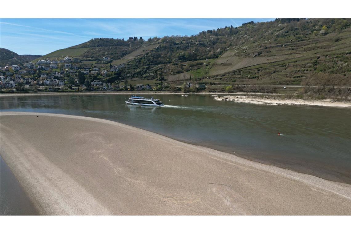 Trockenheit hält mindestens bis zum Wochenende an Niedrige Wasserstände bereiten der Schifffahrt Probleme.
