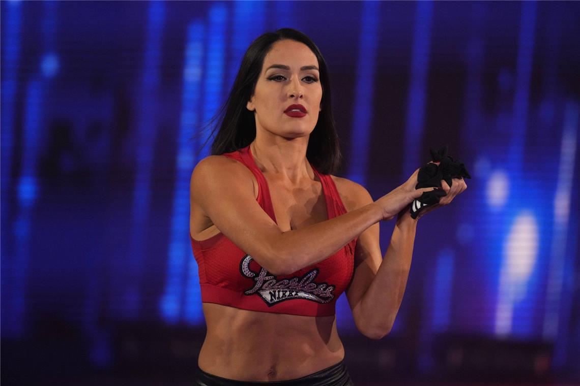 Nikki Bella steigt bei den WWE "Survivor Series" 2025 in den Ring.