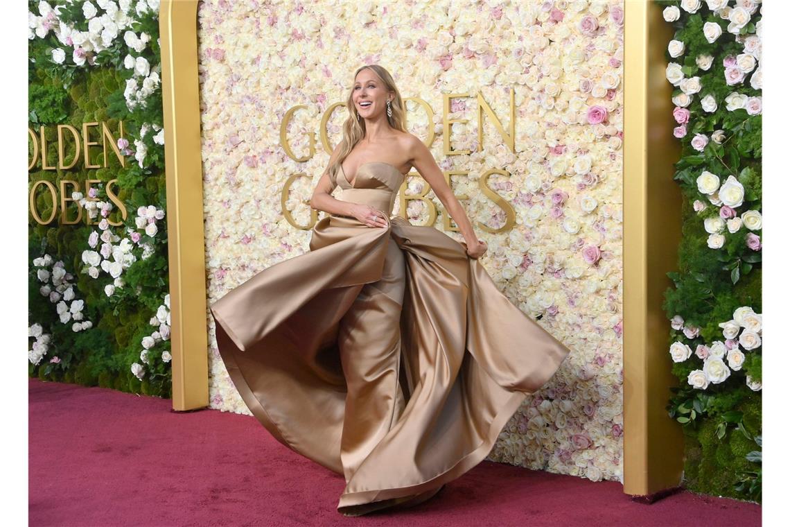 Nikki Glaser moderiert auch dieses jahr wieder die Golden Globes.