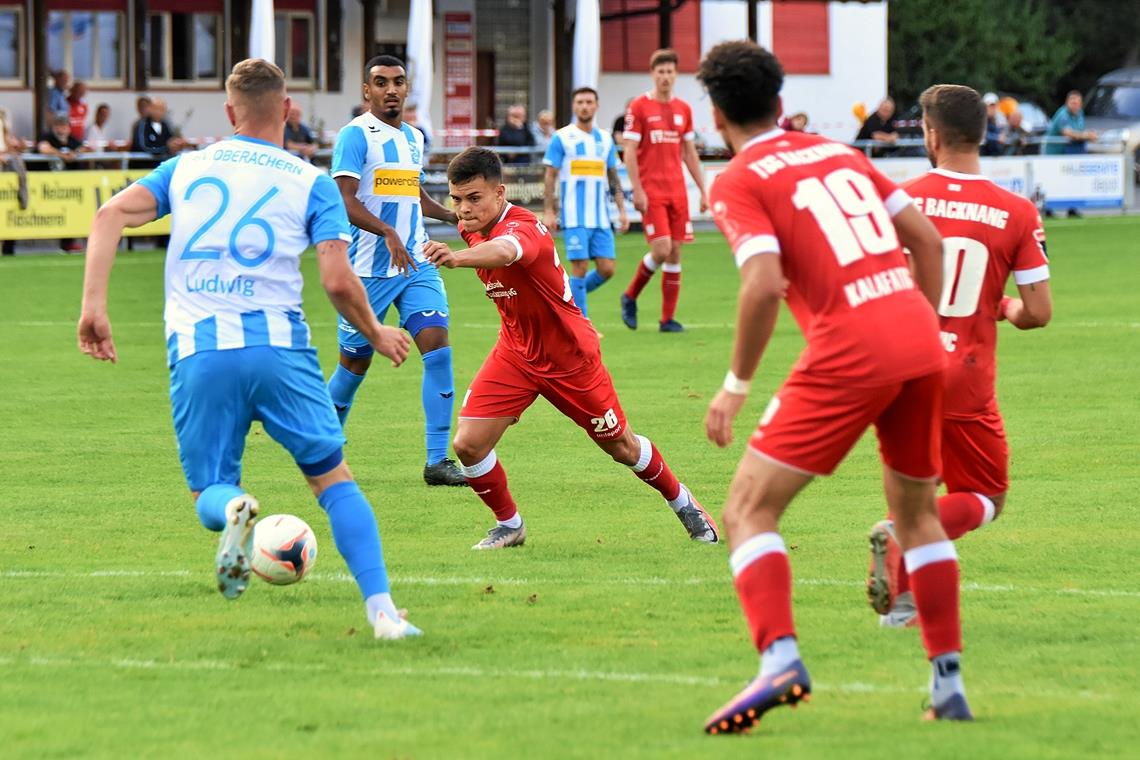 Niklas Pollex (Dritter von links) hat die TSG-Fußballer in der 26. Minute mit 1:0 in Führung gebracht. Foto: T. Sellmaier