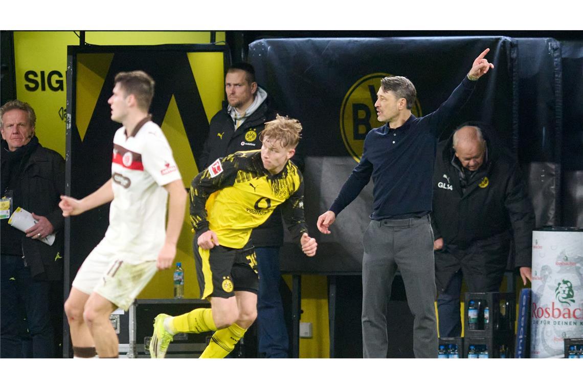 Niko Kovac (r) gibt beim BVB die Richtung vor.