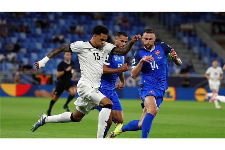 Nnamdi Collins (l) konnte bei seinem Länderspiel-Debüt nicht liefern.