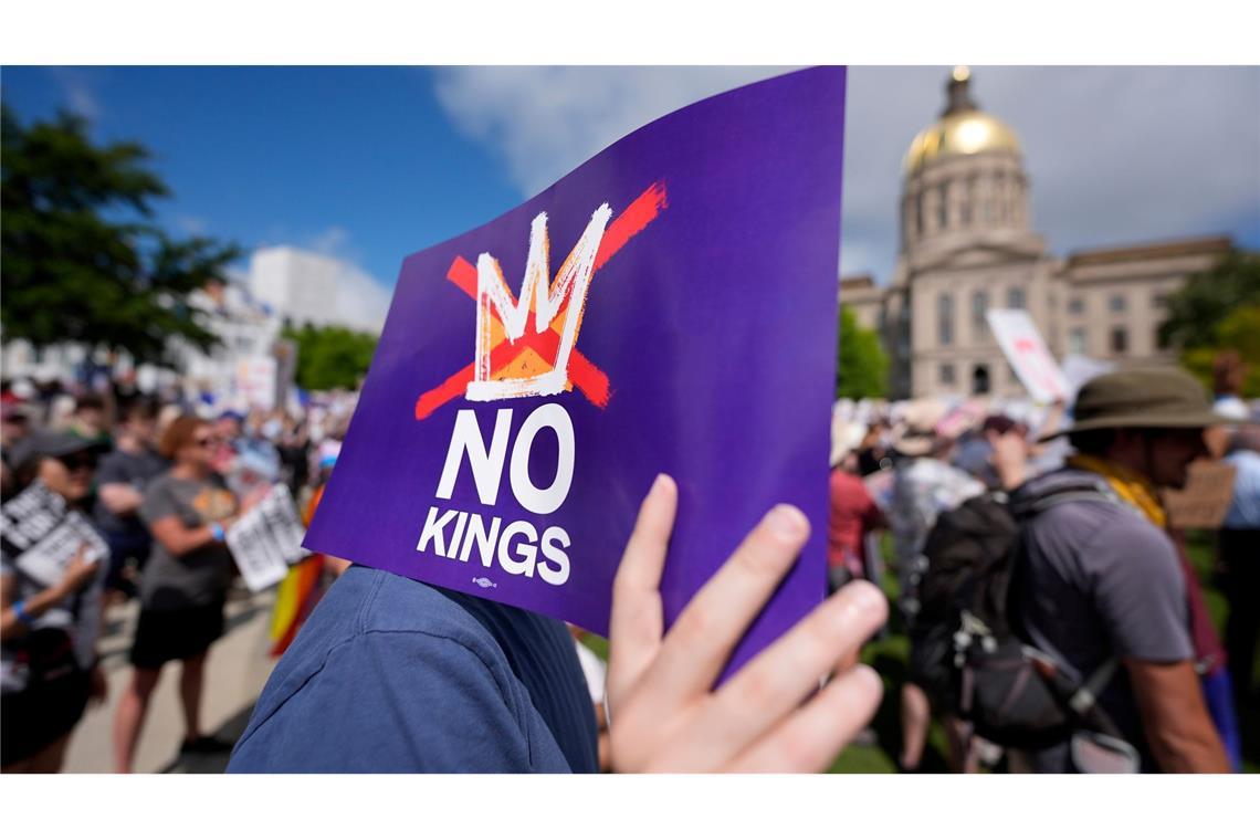 "No Kings": Landesweite Proteste gegen Trump "No Kings" (Keine Könige) war das übergreifende Motto der Proteste.