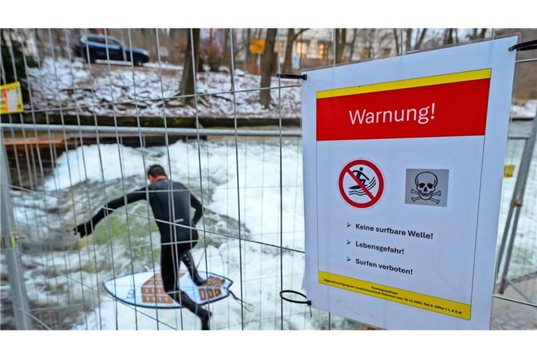 Noch am 2. Weihnachtstag wurde  – illegal, wie es von der Verwaltung heißt – auf der provisorischen Welle gesurft.