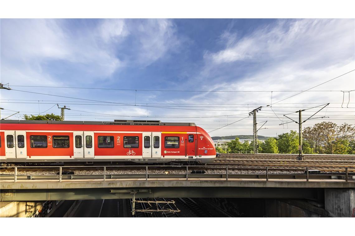 Noch an der Ausfahrt hielt der Zug wieder an. (Symbolbild)
