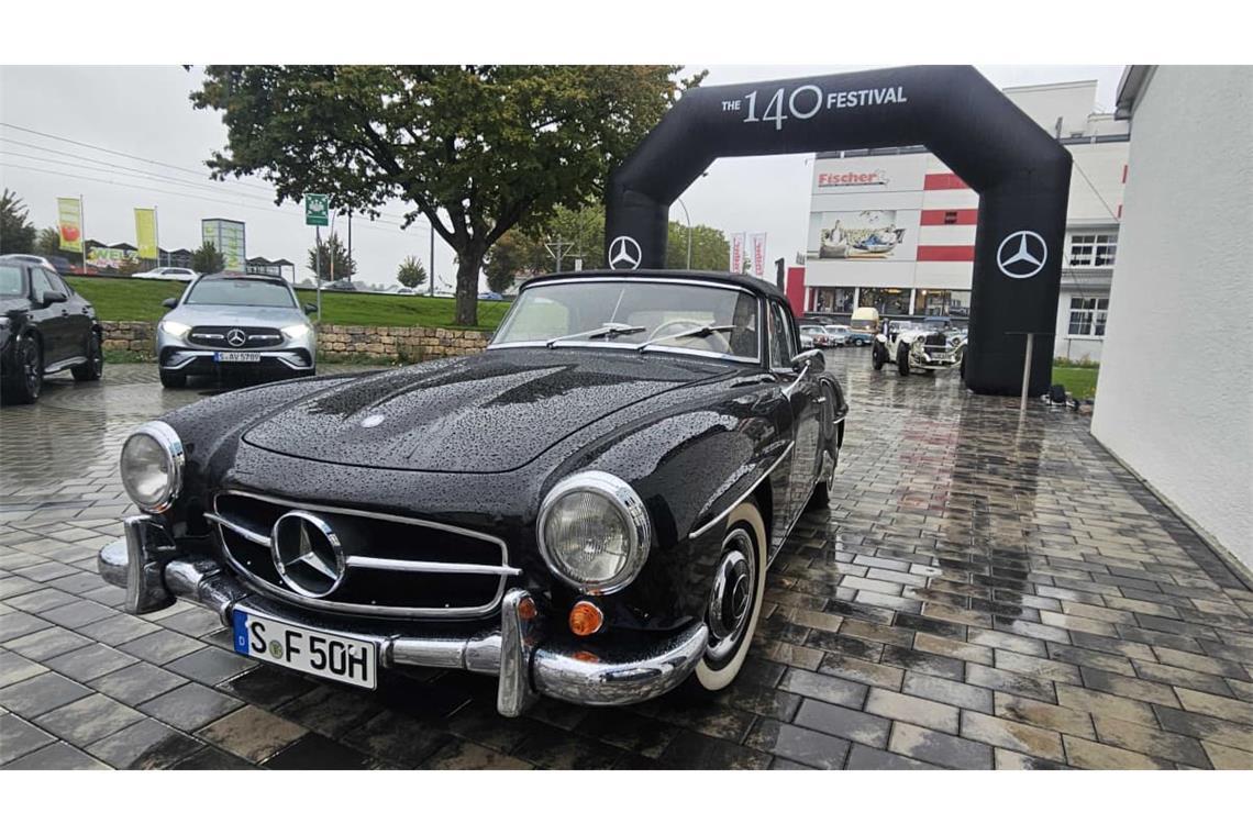 Noch einer mit schwarzem Verdeck: 190 SL