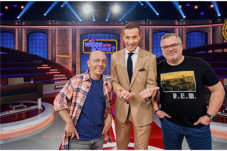 Noch hat die ARD nicht bekanntgegeben, wer Eltons (r.) Nachfolger wird und demnächst mit Bernhard Hoëcker (l.) und Kai Pflaume (M.) quizzt.