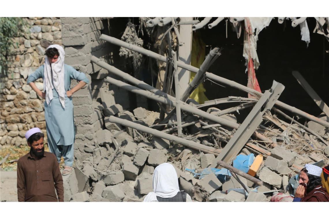 Opferzahl steigt: Taliban berichtet von mehr als 1.400 Toten Noch immer werden Verletzte aus dem Trümmern geborgen.