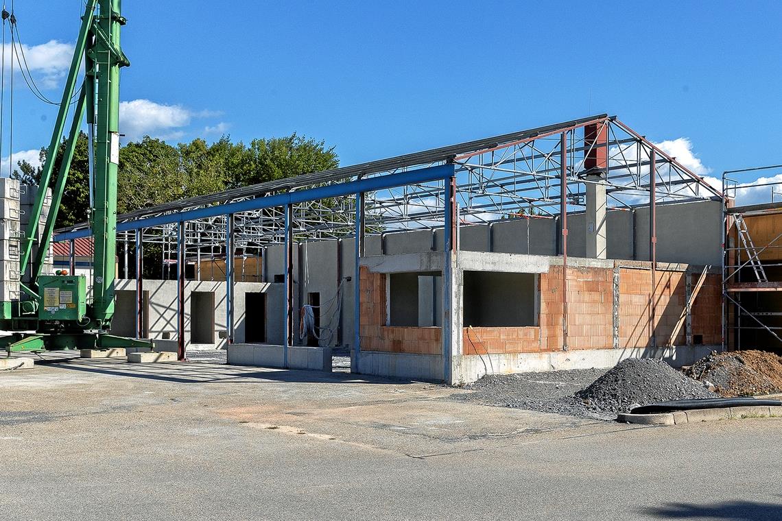 Der große Wurf am Standort Backnang Noch ist die neue Lagerhalle der Straßenmeisterei ein Gerippe, in wenigen Monaten soll sie jedoch fertig sein.Fotos: J. Fiedler