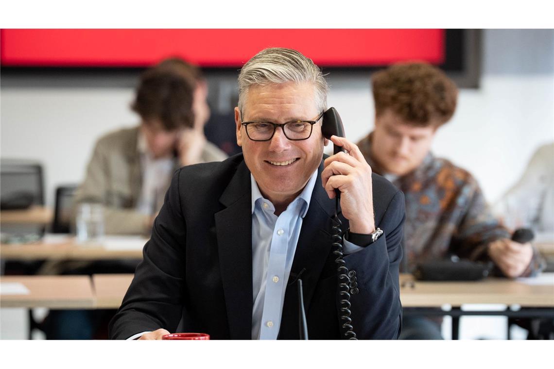 Noch lächelt er, doch für Starmer wird die Luft immer dünner.