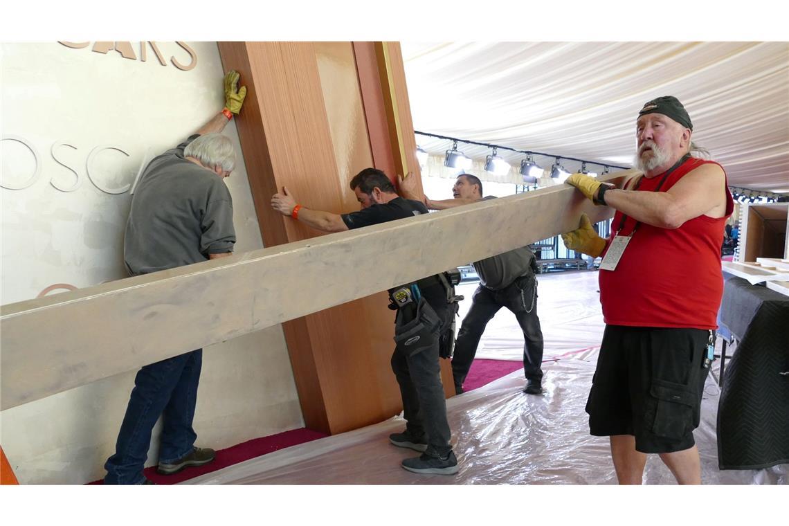 Das Oscar-Fieber steigt: Der rote Teppich wird ausgerollt Noch sieht es vor dem Dolby Theatre wie eine Baustelle aus.