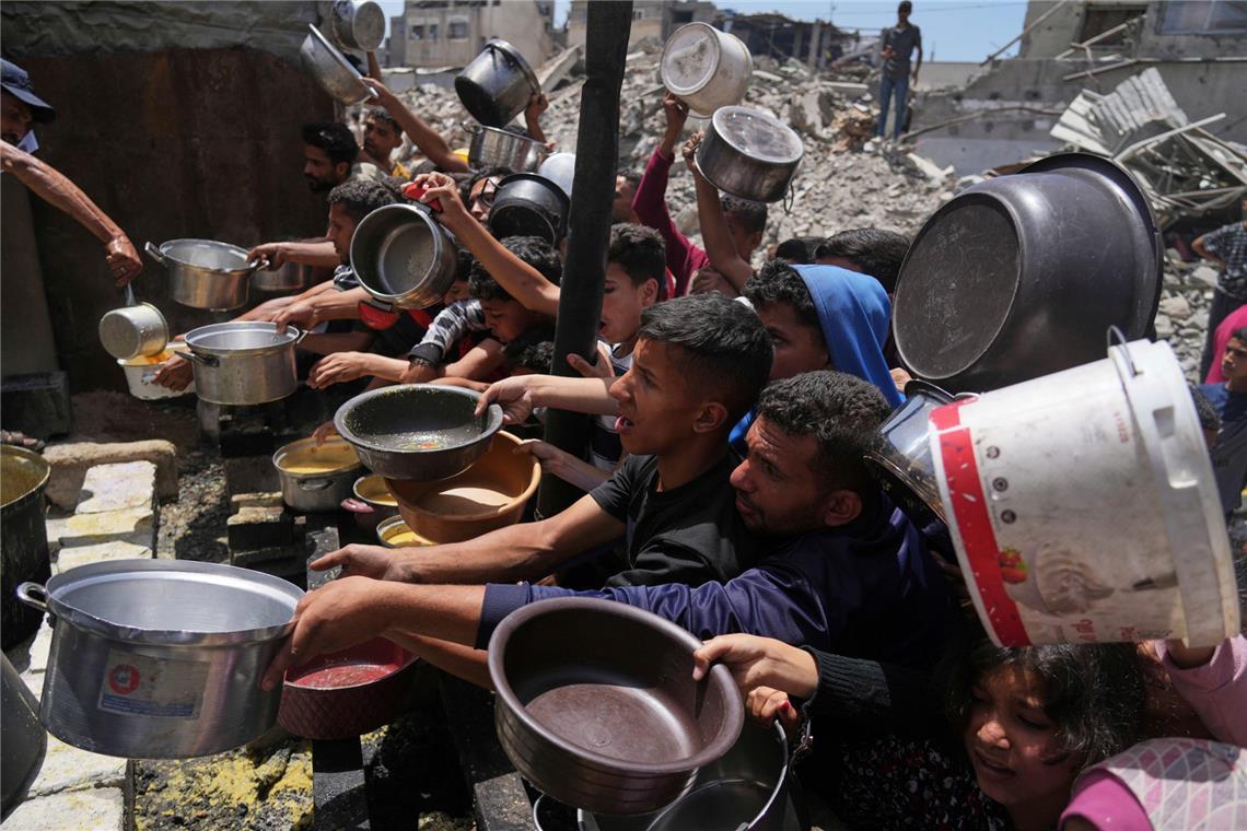 Noch vor dem befürchteten Vorrücken der israelischen Armee in die Stadt Gaza kämpfen die verbliebenen Bewohner dort ums tägliche Überleben (Archivfoto).
