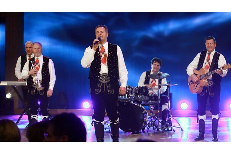 Norbert Rier (Mitte) muss sich von einer OP erholen - und wir zeitweise ersetzt. (Archivbild)