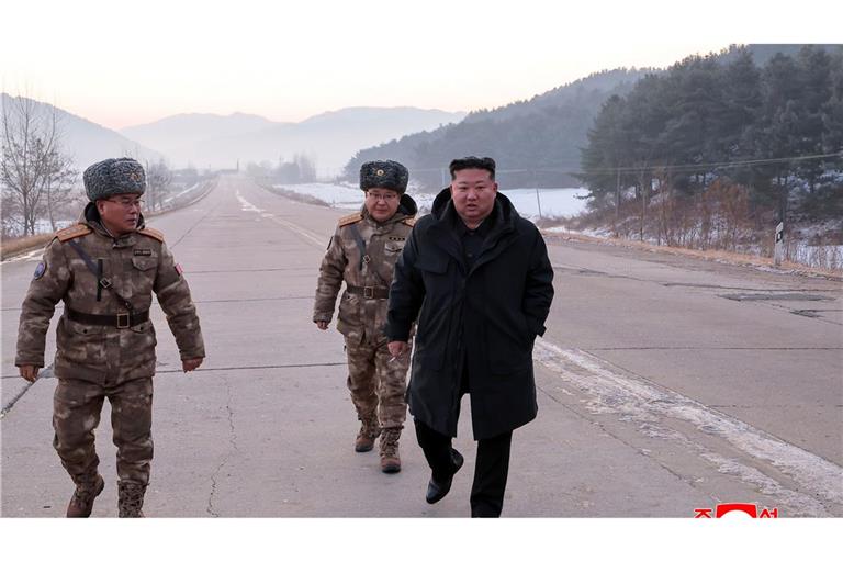 Nordkorea wird wegen des von Machthaber Kim Jong Un geförderten Atomwaffenprogramm mit weitreichenden UN-Sanktionen belegt. (Archivbild)