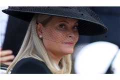 NORWAY-ROYALS-HARALD-FUNERAL: Queen Mette-Marit of Norway arrives for the funeral ceremony of late King Harald V of Norway in front the Cathedral in Oslo on September 9, 2026. (Photo by Odd ANDERSEN / AFP)