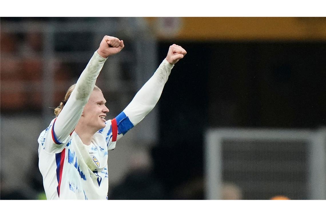 Norwegens Erling Haaland jubelt nach seinem Doppelpack in Italien über die WM-Teilnahme 2026.