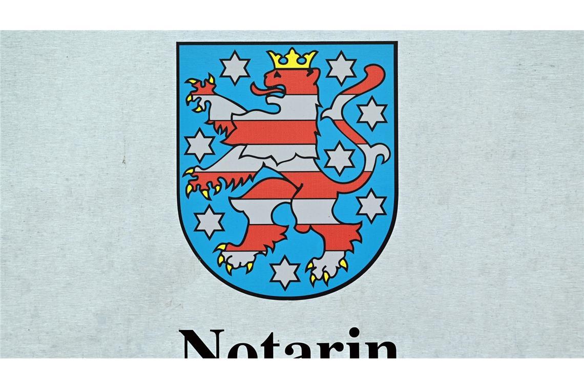 Grundstückskäufe sollen digital vollzogen werden können Notare sollen perspektivisch zur Vorbereitung von Grundstücksverkäufen keine Post mehr an die Behörden verschicken müssen. (Symbolbild)