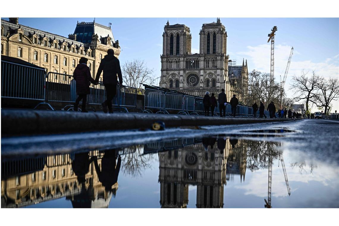 Ursula von der Leyen fehlt bei Eröffnung von Notre-Dame Notre-Dame wird nach dem Brand wieder eröffnet. Die EU-Kommissionspräsidentin wird bei der pompösen Feier allerdings fehlen. Grund sind wohl diplomatische Verstimmungen.