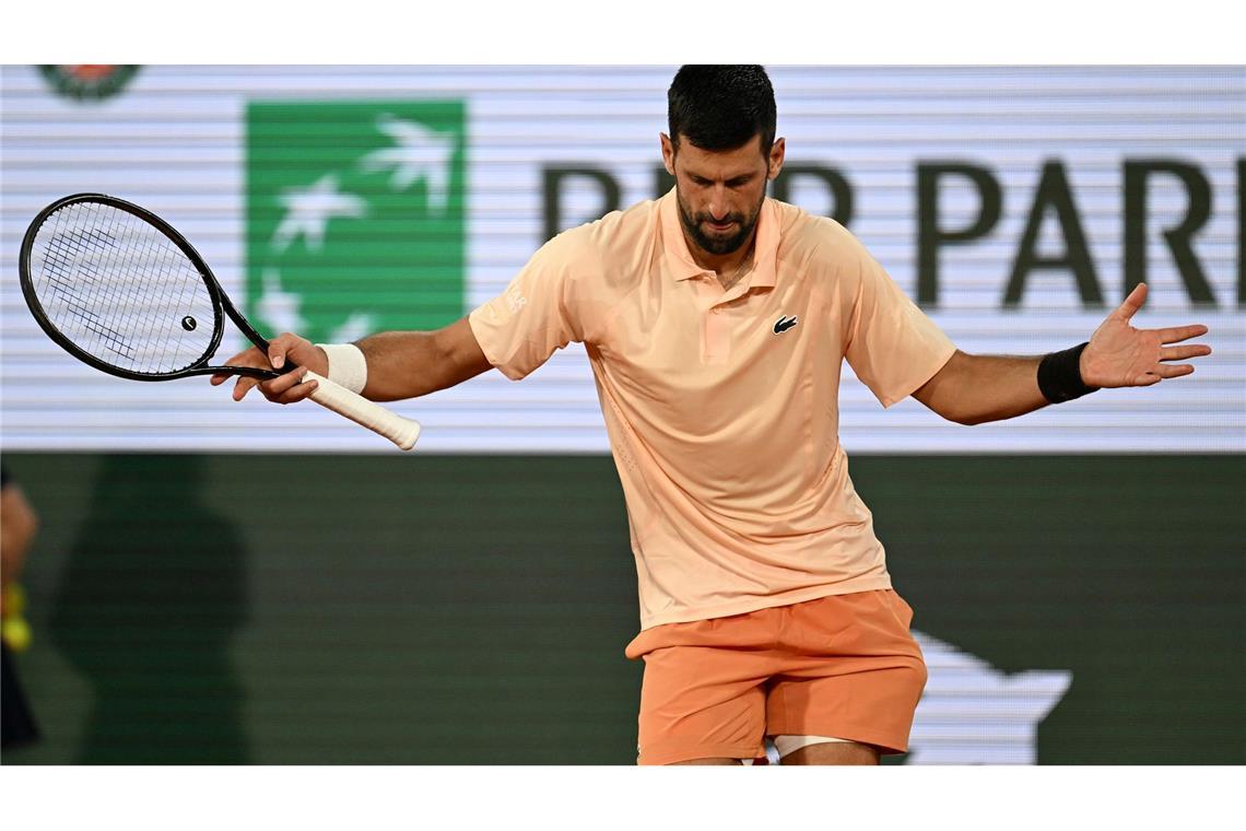 Novak Djokovic feiert nach seinem Sieg.