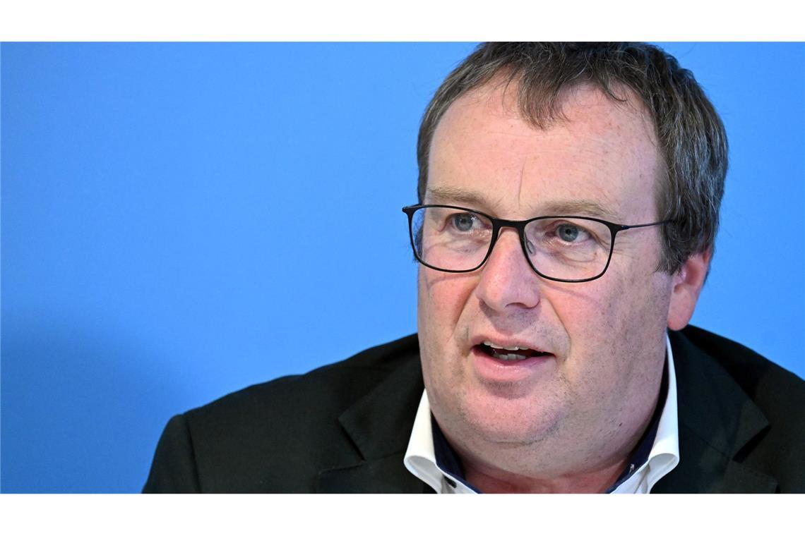 Droht Deutschlandticket 2026 das Aus? NRW strebt langfristige Planungssicherheit für Nutzer an.