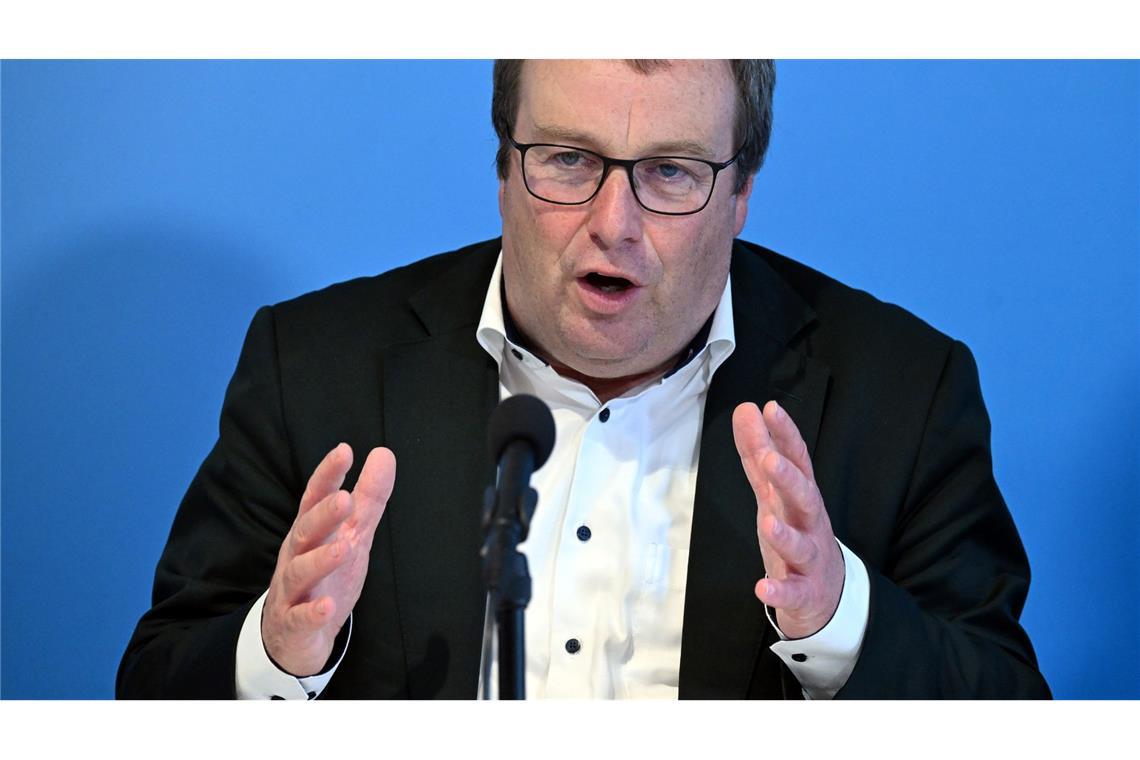 NRW fordert schnelle Entscheidung zum Deutschlandticket NRW-Verkehrsminister Krischer macht Druck.