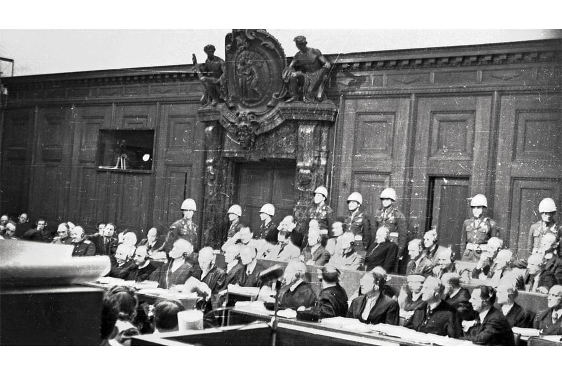 Nürnberger Prozess gegen die Hauptkriegsverbrecher - Original-Bildunterschrift: Am 20. November 1945 begannen vor einem Internationalen Militärtribunal in Nürnberg die sogenannten Kriegsverbrecherprozesse gegen die prominenten Führer des 1000 jährigen Reiches, mit Göring, Hess, von Ribbentrop, Keitl, Rosenberg, Frank, Frick, Streicher und Funk.