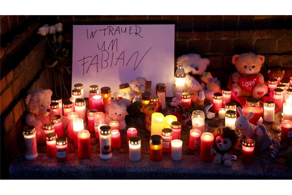 DNA-Analyse soll Identität von Kinderleiche klären Nun besteht Gewissheit: Der seit Tagen vermisste achtjährige Fabian aus Güstrow ist tot.