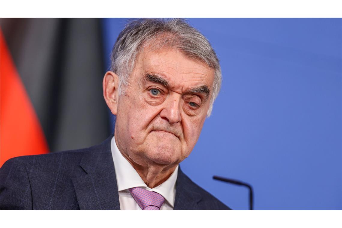 Innenminister wollen mehr Befugnisse für Sicherheitsbehörden Nun ist die Innenministerkonferenz einem Vorstoß Nordrhein-Westfalens gefolgt.