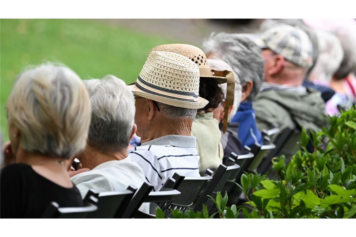 Nur 20 Prozent der Älteren haben mit  monatlich mehr als rund 2870 Euro netto das Höchsteinkommen unter Deutschlands Ruheständlern.