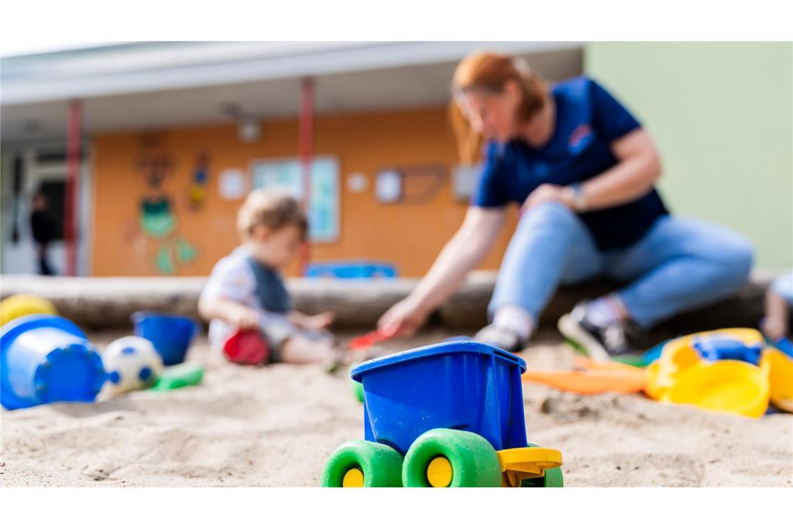 Immer mehr Kinder sind mehr als 35 Wochenstunden in der Kita Nur der Anteil der Kinder, die weniger als 25 Stunden pro Woche in der Kita sind, sank. (Archivfoto)