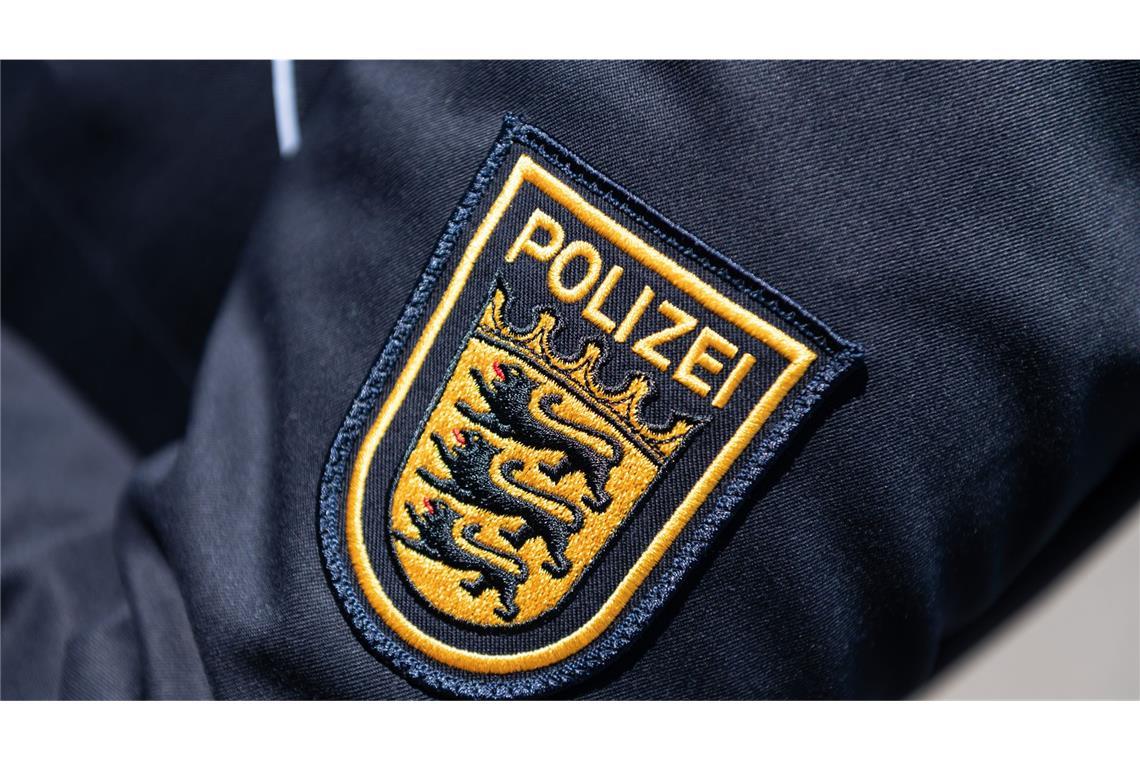 Nur moderat mehr Polizeiwappen werden in Baden-Württemberg getragen: in zehn Jahren etwa 55 Polizisten  pro Jahr mehr fürs Land.