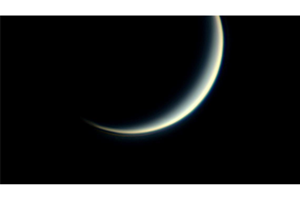 Was der Mond kann, kann die Venus schon lange Nur noch eine schmale Sichel: Die Venus am Abendhimmel.