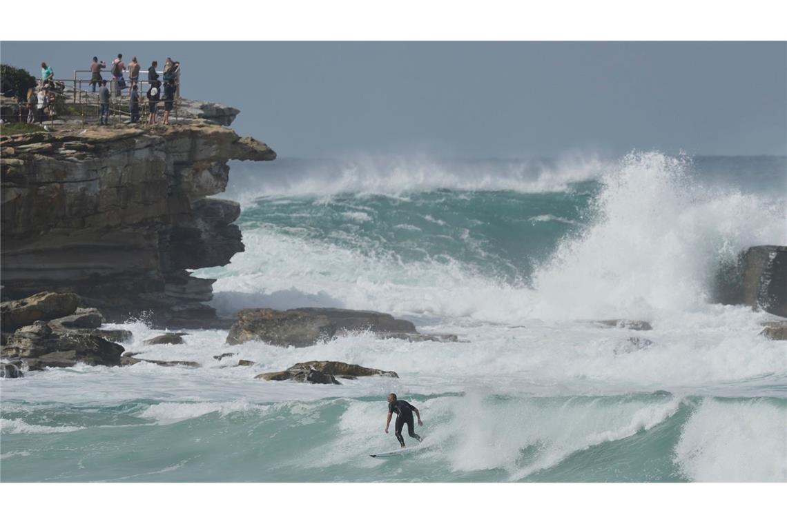 Monsterwellen in Sydney an berühmten Surfstränden Nur Surfer freuten sich über den ungewöhnlichen Wellengang.