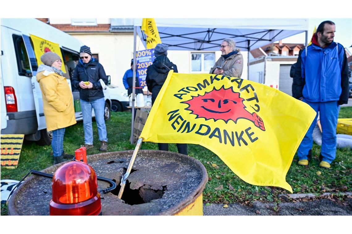 Nur wenige Demonstranten waren vor Ort, als im November vier Castoren mit Atommüll aus dem französischen La Hague nach Philippsburg transportiert wurden.