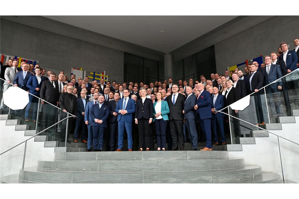 Männersache Politik? Was wenig Frauen im Bundestag bedeuten Nur wenige Frauen vertreten: Die AfD-Fraktion hat im neuen Bundestag den mit Abstand geringsten Anteil an weiblichen Abgeordneten. (Archivbild)