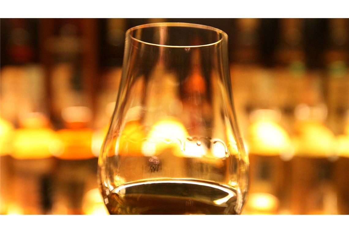 Nur, wo auch wirklich Whiskey, Gin oder Rum drin ist, darf auch mit Whiskey, Gin oder Rum geworben werden. (Symbolbild)