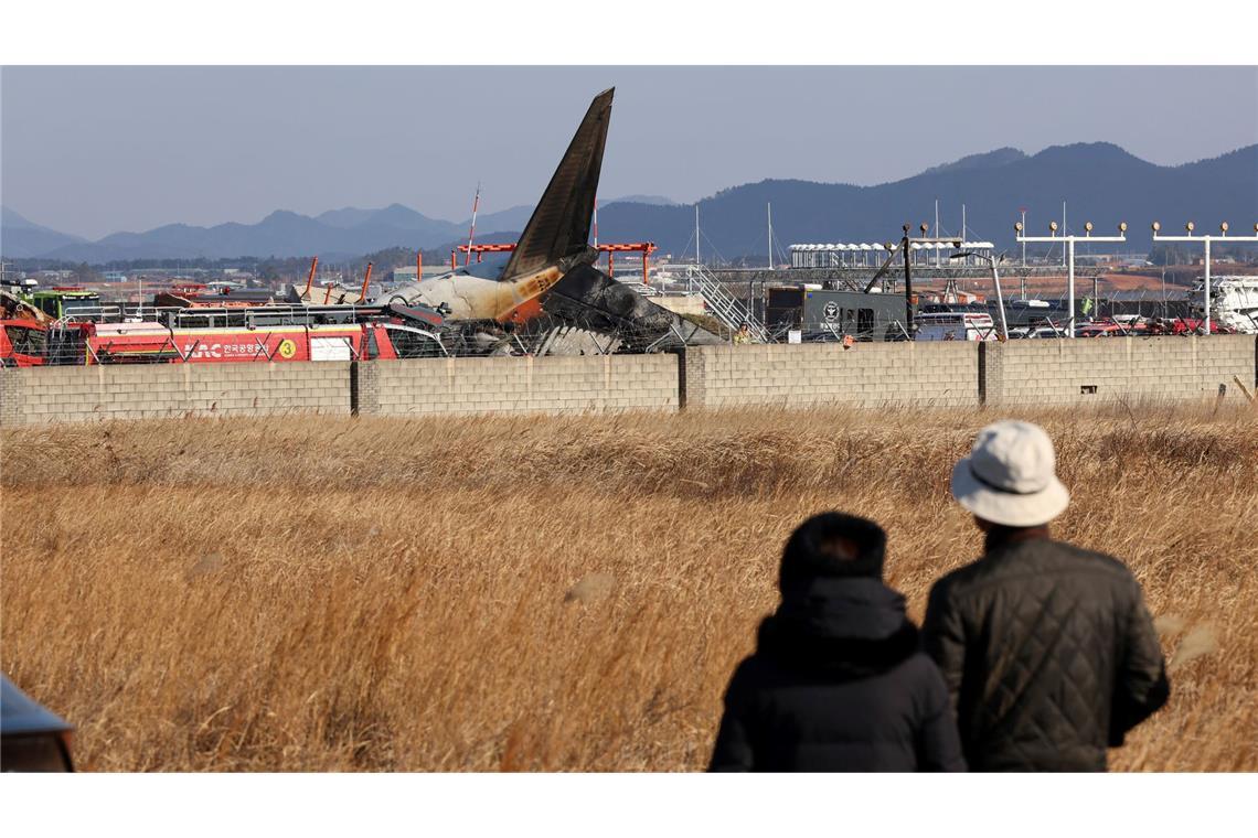 Flugzeug in Südkorea zerschellt - 179 Tote Nur zwei Menschen haben das Unglück überlebt.