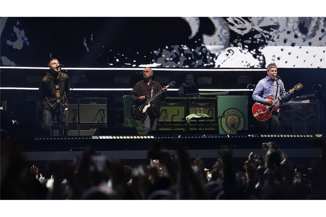 Oasis-Comeback in Wales: Alles wieder so wie früher? Oasis startete ihre lang ersehnte Tour in Cardiff.