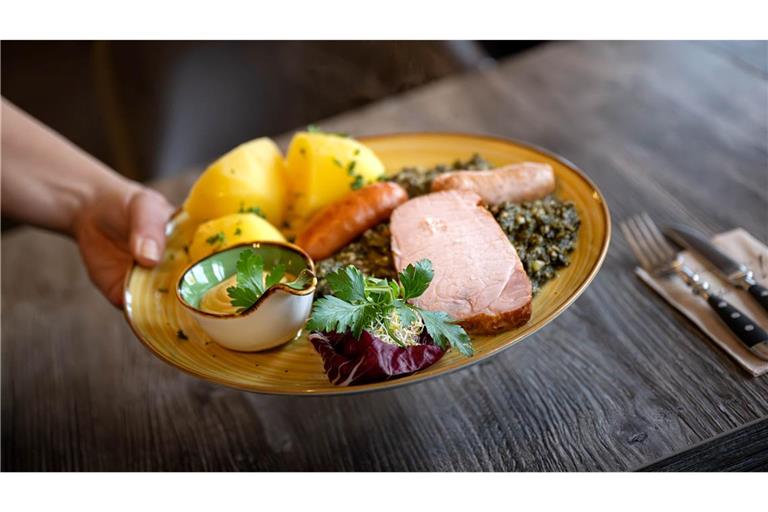 Ob die Gastronomen Steuererleichterungen weitergeben, ist fraglich. (Archivbild)