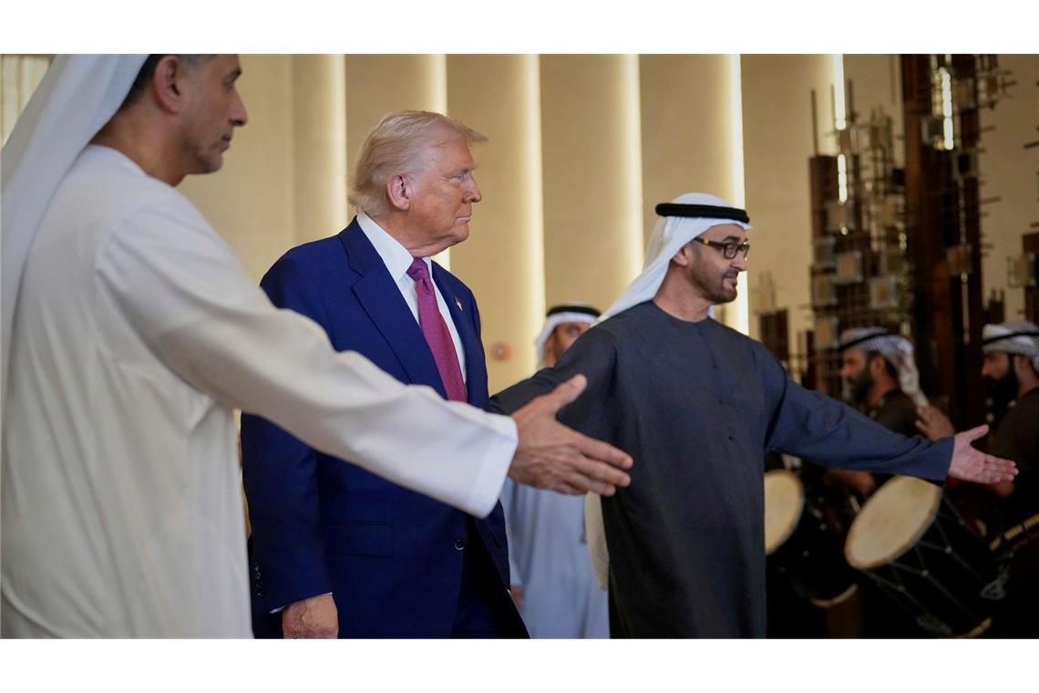 Billionen-Trip durch Nahost? Trumps Zahlen und viele Fragen Ob sich alle Ankündigungen am Ende zahlenmäßig erfüllen, ist aber offen.