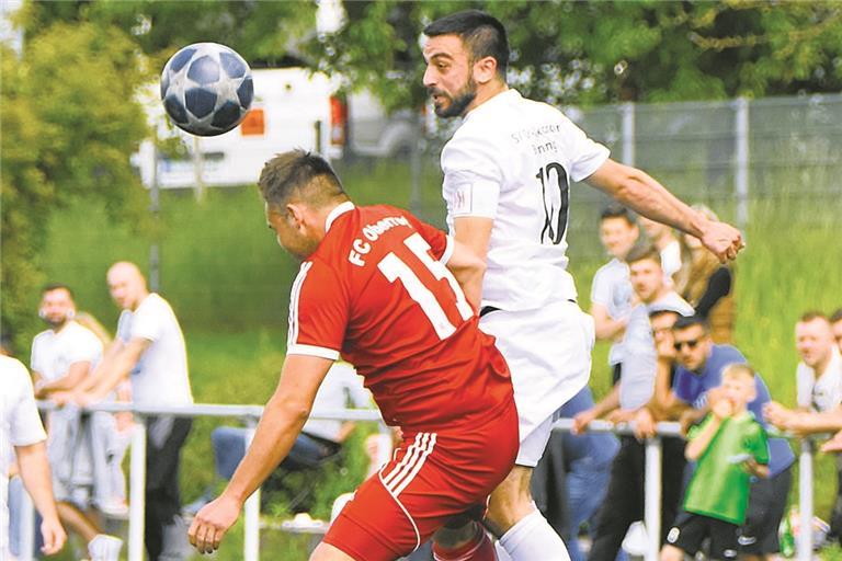 Obenauf: Kapitän Charalampos Xanthopoulos und der Große Alexander. Foto: T. Sellmaier