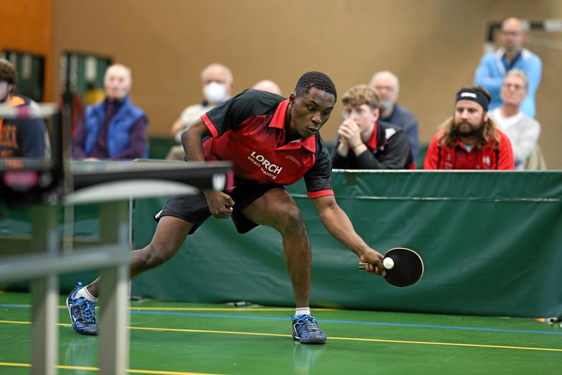 Erwartungen erfüllt oder sogar übertroffen Oberbrüdens Taiwo Mati war in der Verbandsliga bislang eine Klasse für sich. Er gewann alle Einzel und alle Doppel. Fotos: A. Becher