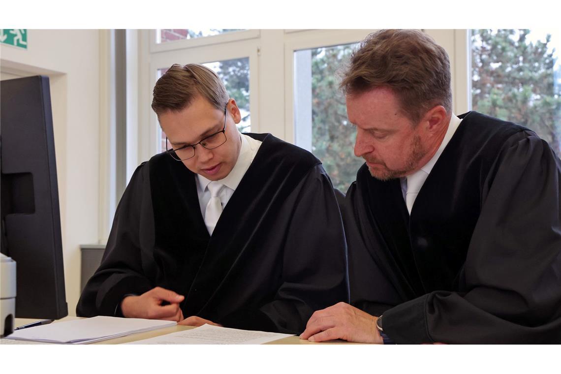 Oberstaatsanwalt Harald Nowack (r.) zeigte sich teils irritiert vom Verhalten von Fabians Vater.
