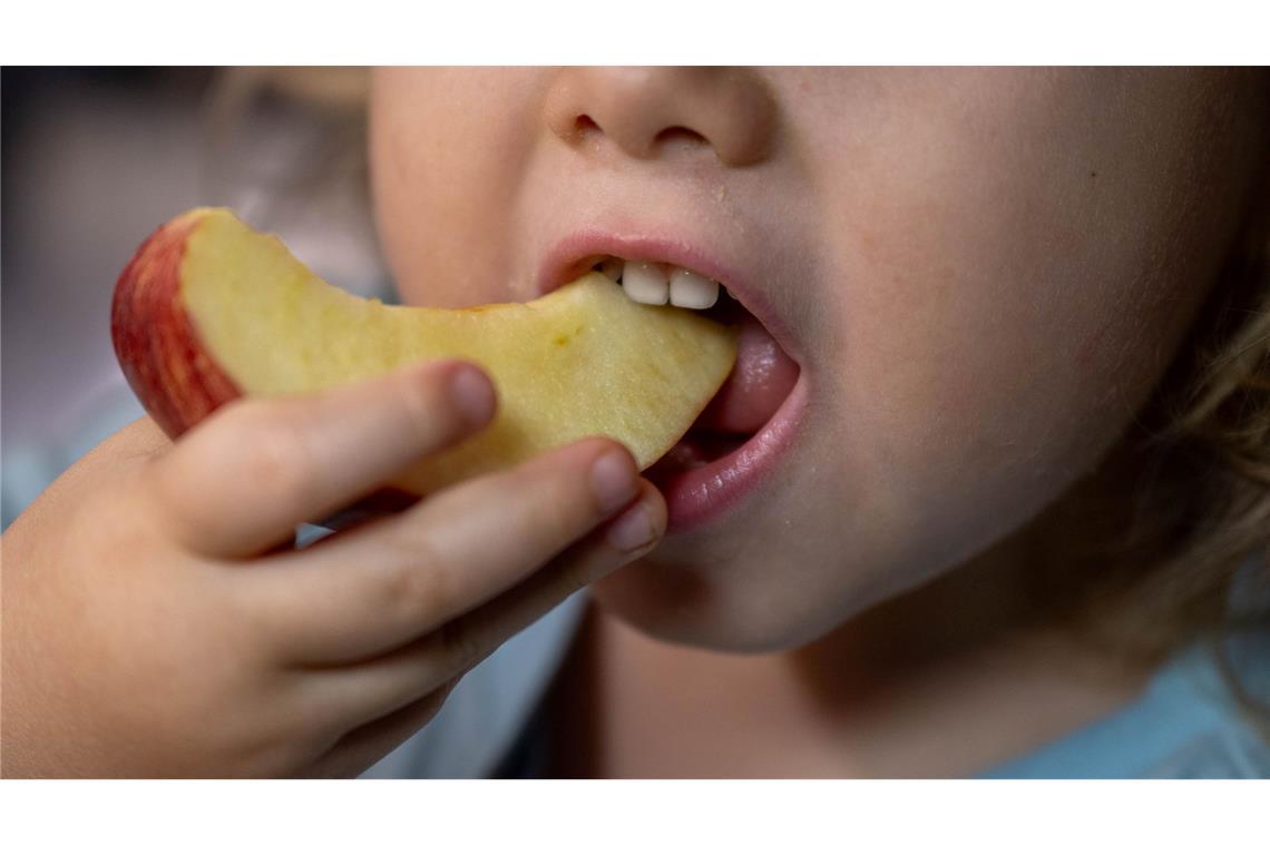 Obst wird oft durch hochverarbeitete Lebensmittel ersetzt. (Symbolbild)