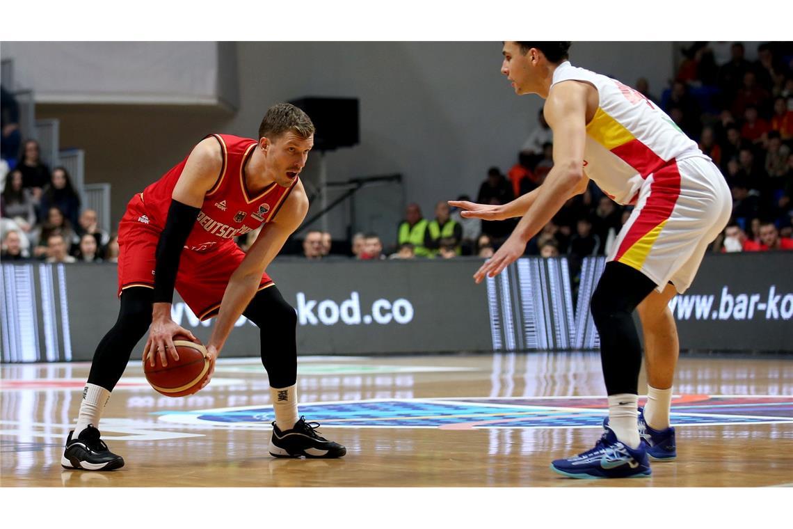 Dominanter Weltmeister: Basketballer können für EM planen Obst zeigte sich gewohnt treffsicher von der Dreipunktelinie.
