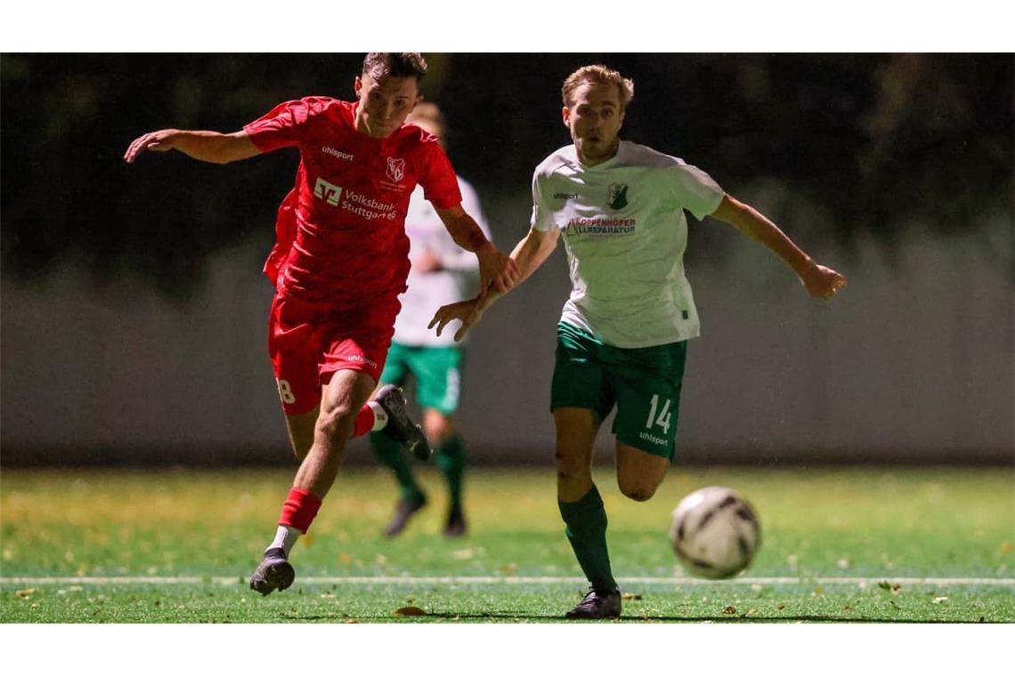 Oeffingens Kevin Ljan (links, daneben Luis Feyhl) trifft zweimal im Auswärtsspiel in Heimderdingen.